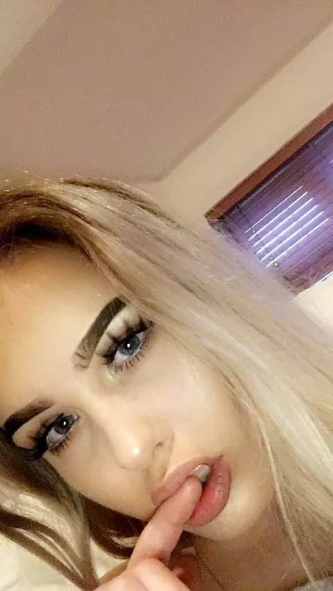 21[F4M][Snap][Andreasexy02]😘I put my on auto-reply so who gives me an upvot will get instantly a nude and surprise