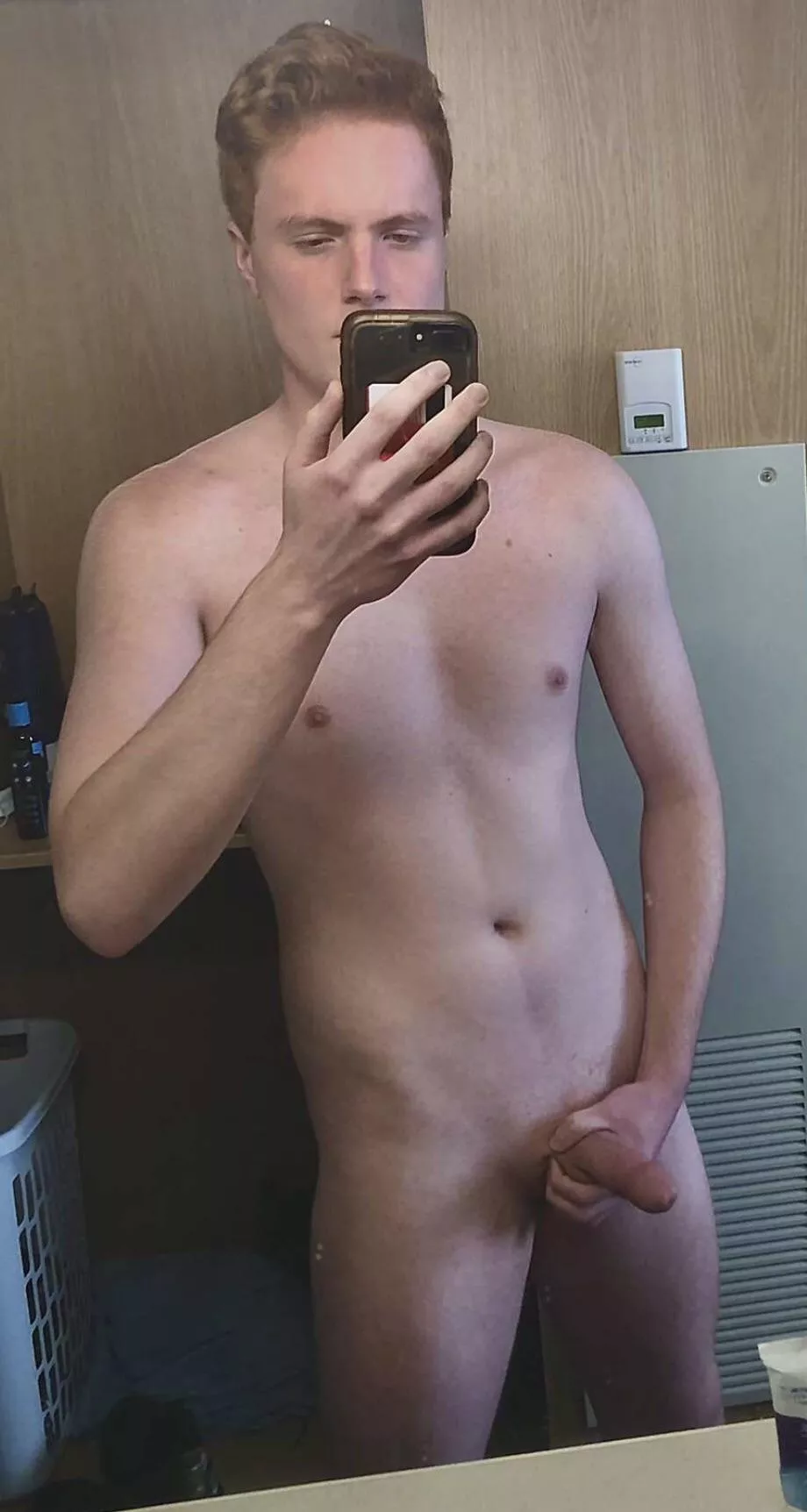 21M anyone want to chat to make the game tonight more interesting?