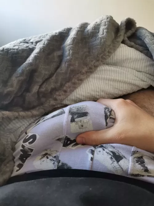 21m Bi Just a casual morning bed bulge. If anyone wants to make it hard pm i guess.
