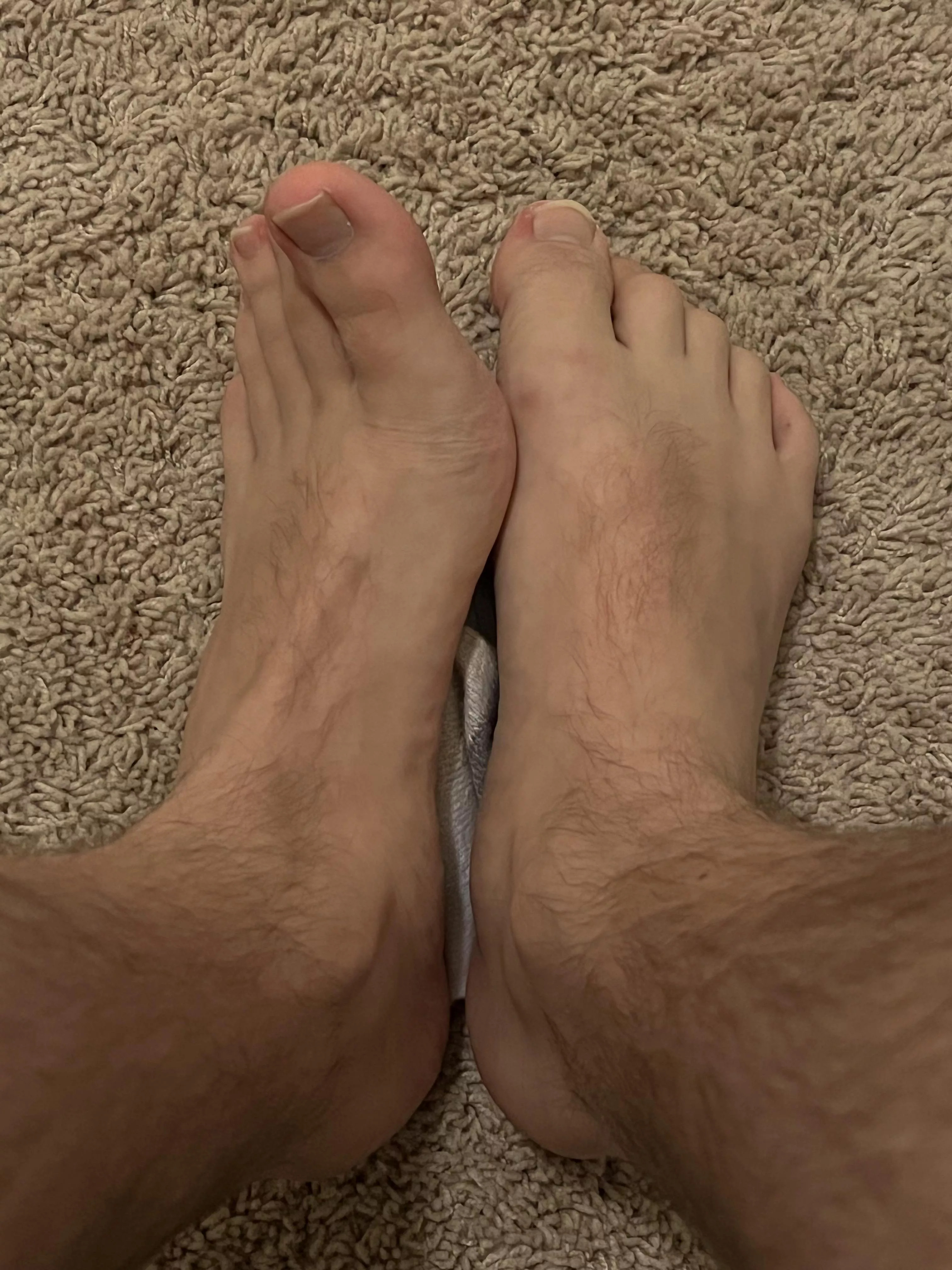 (21M) I’ll make you feel right at home under these young fit college feet, bro… just kneel down and say ‘please’ 😜