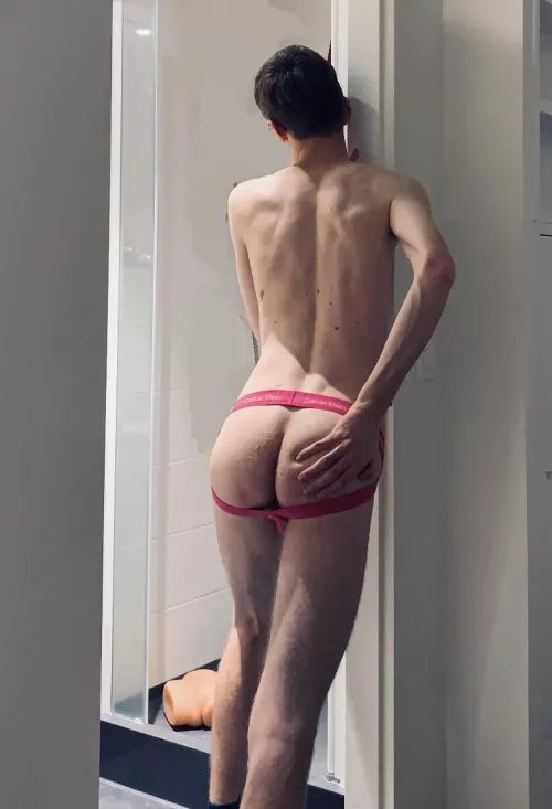 21yo first time trying out jockstrap π Iβm so horny. lmk what you think.