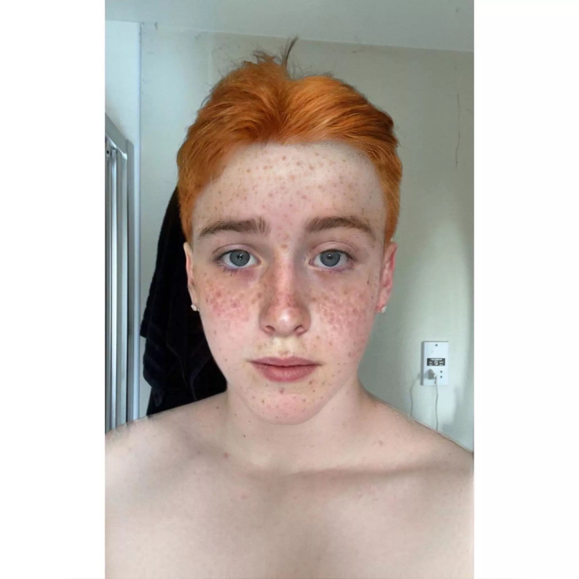 21Yo with a baby face. Yes I have a soul. ๐ 21Yo with a baby face. Yes I have a soul. ๐