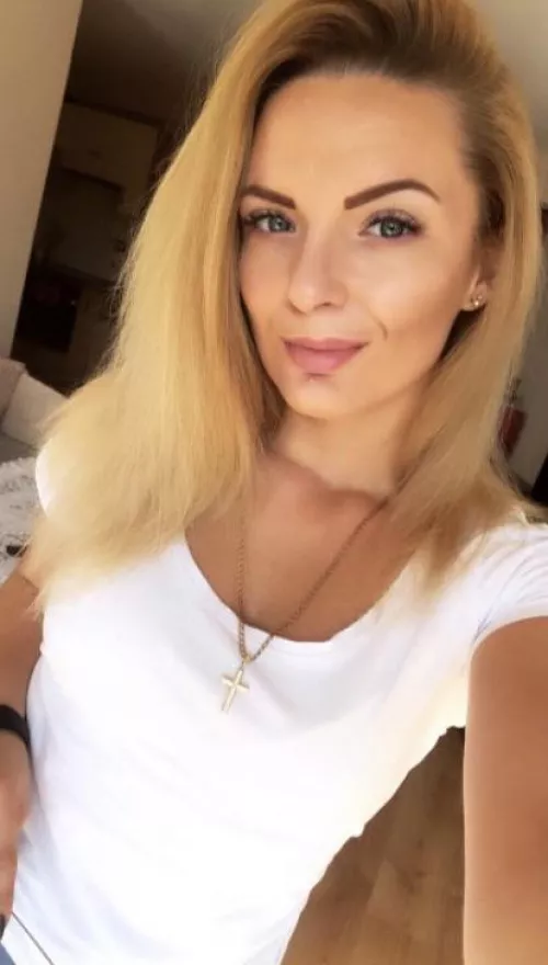 22 F [domme] just been humiliating subs online. Wouldn’t you love to be next