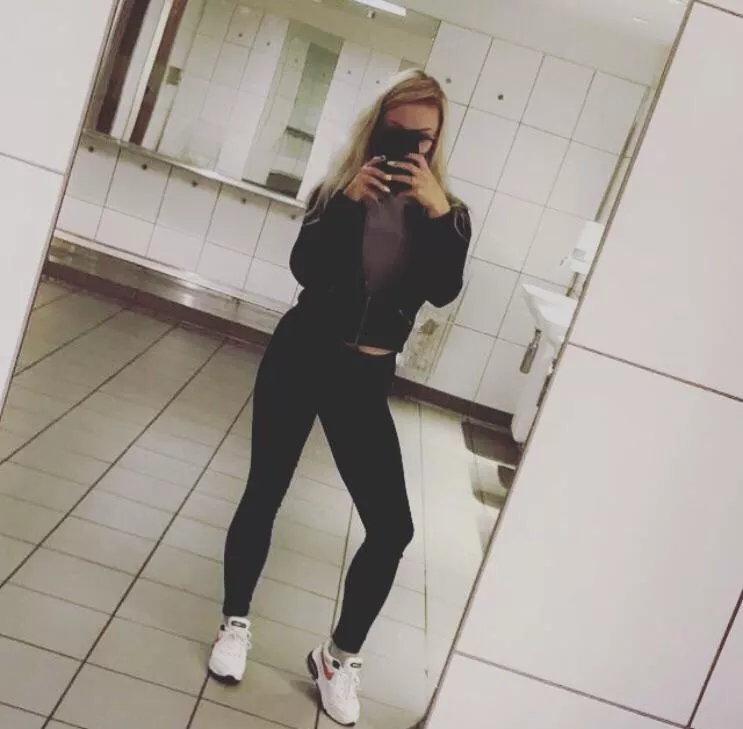 22 F [Domme]. Wouldn’t you love to be humiliated and worship me? User is cryptogoddess19