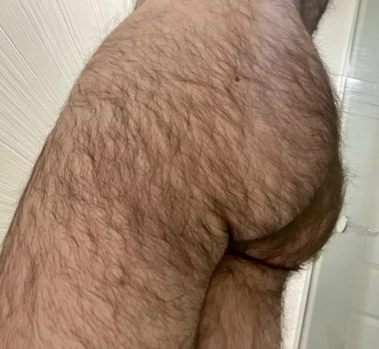 22 in shape with a big tight furry bubble butt. 😈 I’m horny as hell, DM me or add my snap: FunFurryBubble