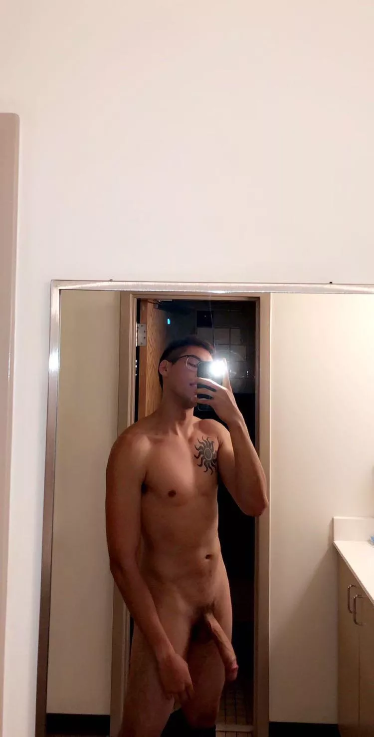 22 M First time posting here! What do you ladies think? 22 M First time posting here! What do you ladies think?