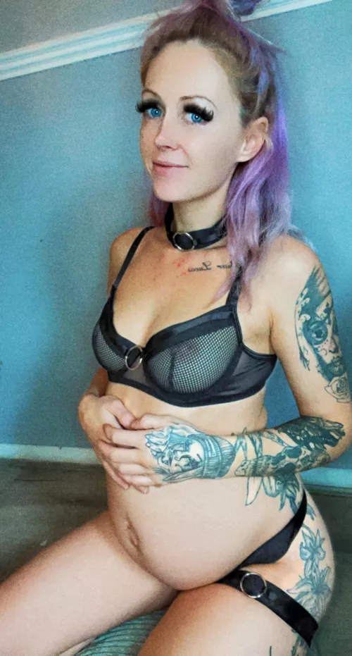 22 weeks pregnant! ๐คฐ come watch my pregnancy progress if you find me hot๐ฅบ๐