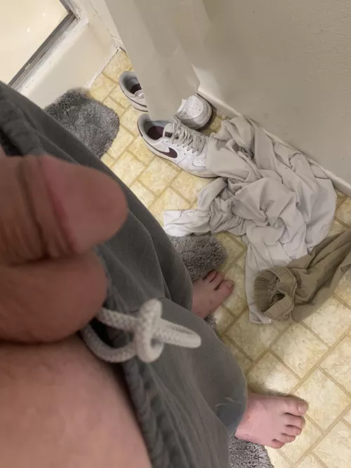 [22] who want to cum with me!