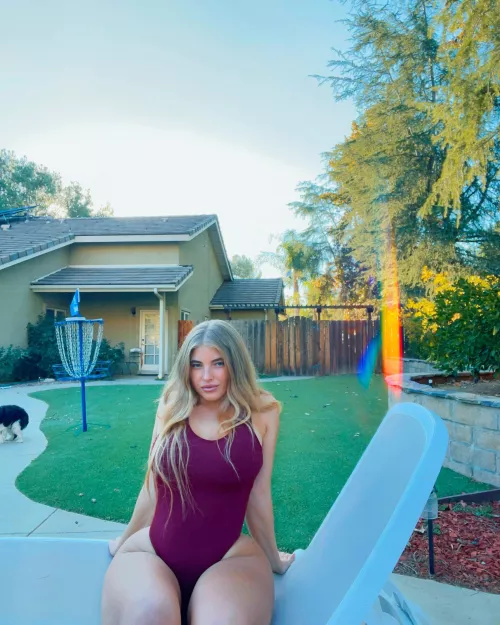 (22f) Trying to even out my tan lines ♥️