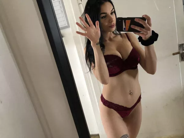 >22[F4M] Hit the up arrow for a surprise in your DMs! 😉 I'm one of the girls that actually sends [snapchat][olivia_h3383 ]