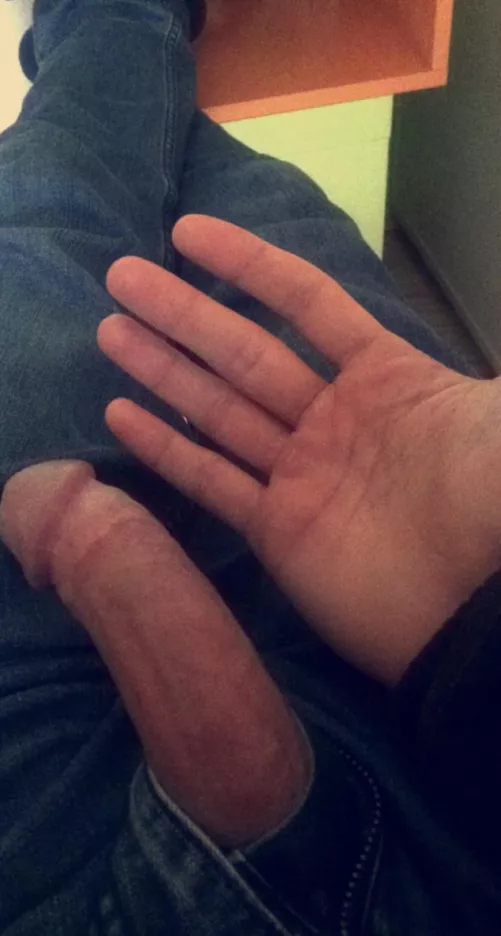 22yo. I'm not sure if this is a good idea but fk it I'm bored.😤