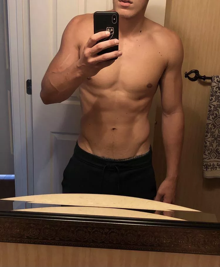 [23] College senior, D3 athlete/personal trainer looking for new subs. Super experienced, willing to teach you even if you’re new, just HMU