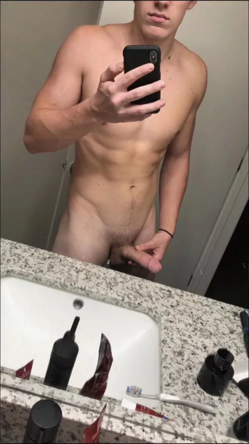 [23] College senior, D3 athlete/personal trainer looking for new subs. Super experienced, willing to teach you even if you’re new, just HMU