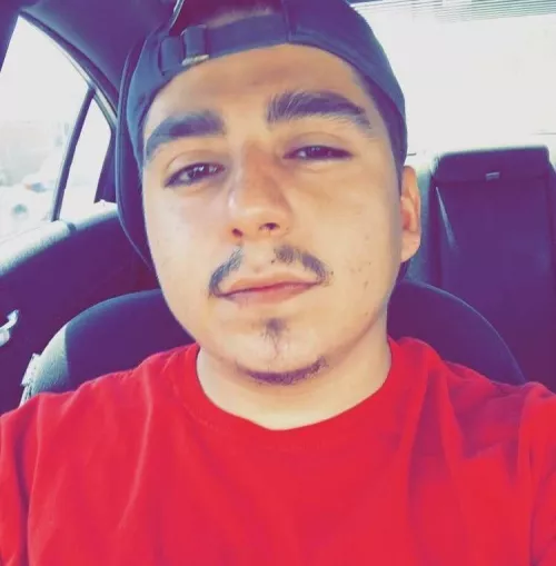 23 m hispanic cub here , new to group ! 50 likes and ill show my uncut hung π