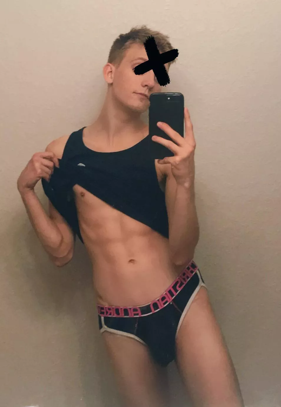 23 USA, HMU for chat. 😘