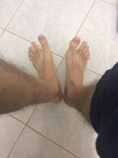 23 yo Arab feet into feet too, hairy ++ feel free to dm me . 23 yo Arab feet into feet too, hairy ++ feel free to dm me .