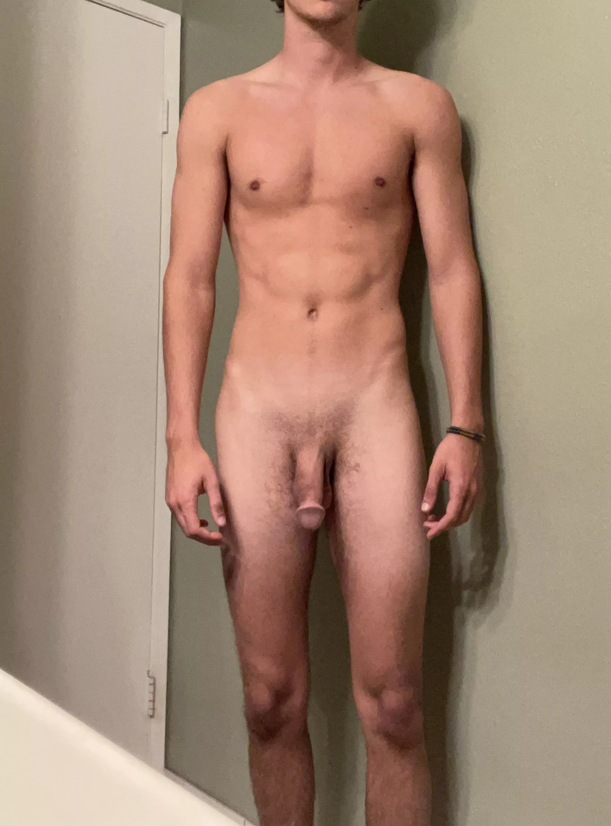 23[M] 155lbs, 6’3” New Year Nudes are pretty much mandatory, what do you rate?