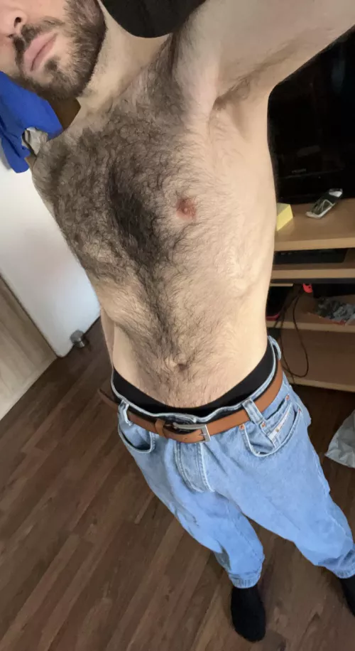 24, just got out of the shower 🦦