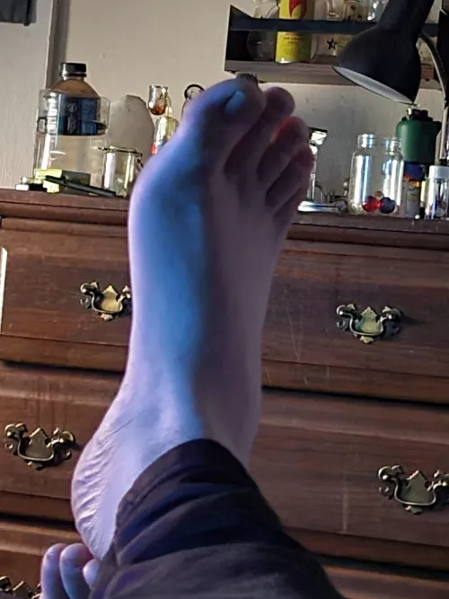 24 straight male size 9.5, trying to get rid of pics