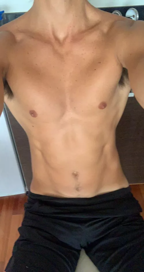 24 surfer bro 🏄🏽‍♂️ I make groups, stories and trade 💪🏾 @mkmkf