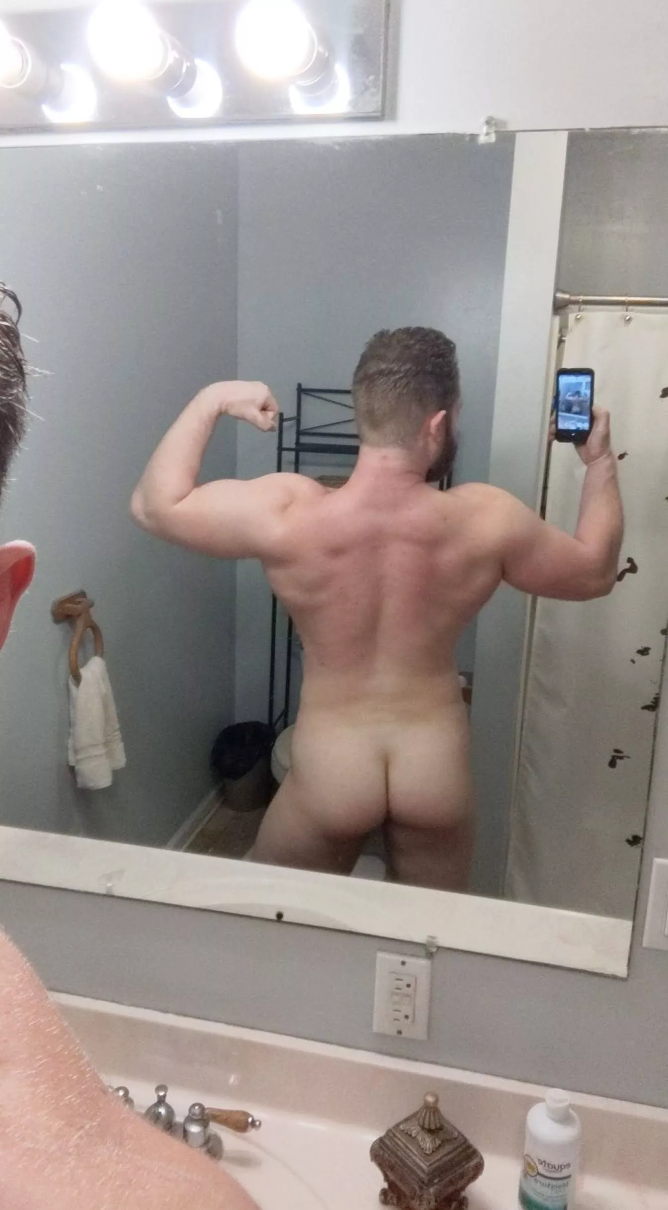 [24] Throwback to last year's beefy bulk 😘💕