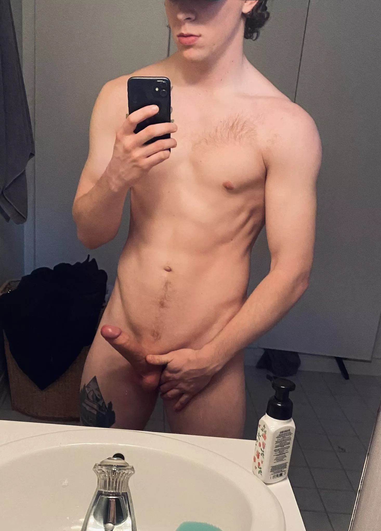 24 Toronto, Canada. Looking for my first Hotewife