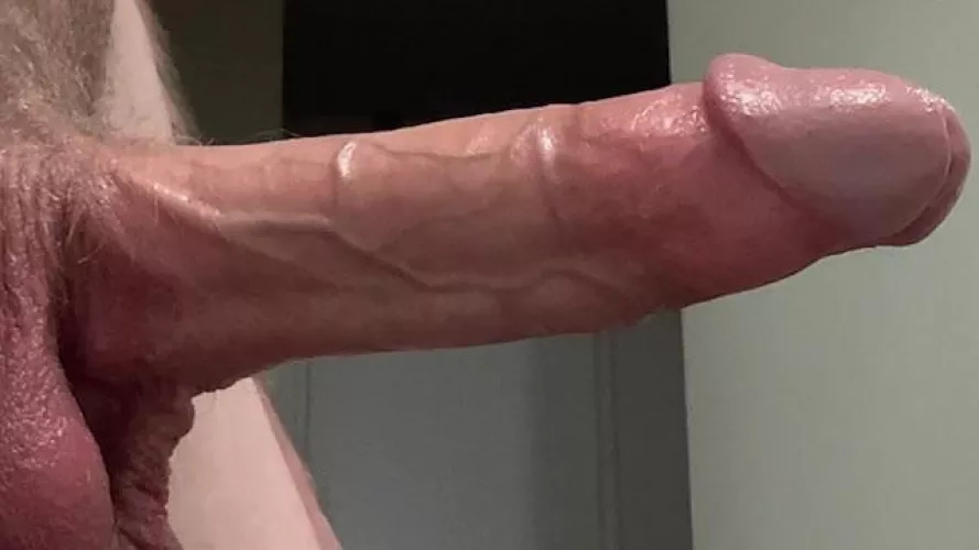 24[M4F] 8” cock is throbbing and my gf won’t help! Who will? Dm me