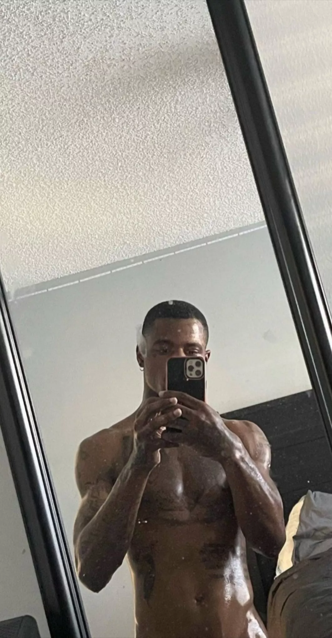 25 (m) rate me, and there is plenty more to rare if you want 😏