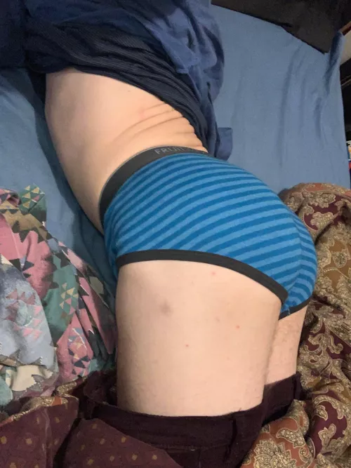 25, OC Message me if you want a private call with me lol. Iβm real and have no following. Need a friendly dom daddy to compliment my butt hahah