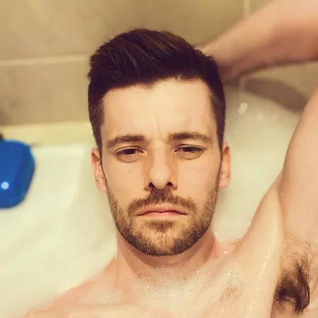 25 UK, looking for a little brother. Message me if you want my insta.