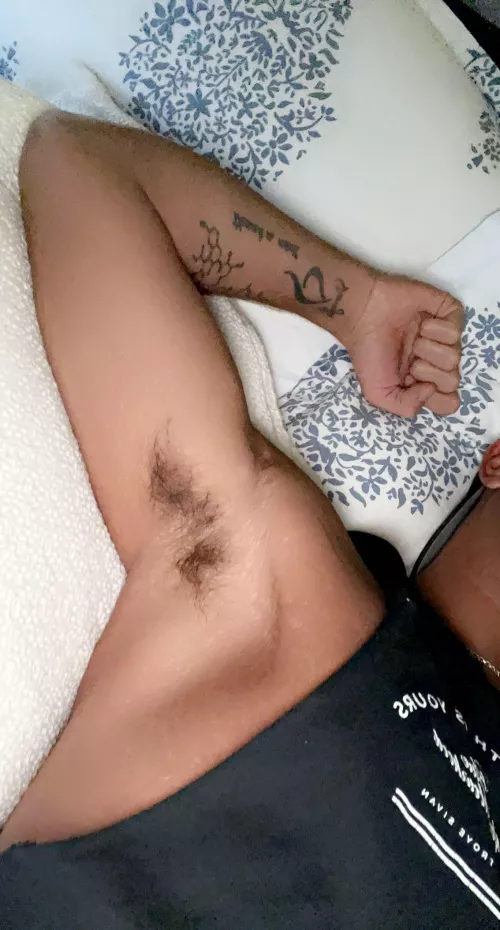 25 US, wanna sniff bro?