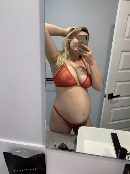 25 weeks, wet pussy & full tits 25 weeks, wet pussy & full tits