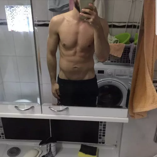 25[m] Anyone down to workout? 🥵🥵🤭🤭