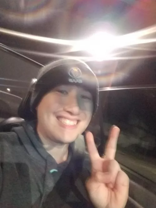 26 from Seattle. Been a tough year, lost my best friend to an overdose, ex broke up with me, a lot of truama and gained weight. Looking for kindness from others. :) Love and light. 26 from Seattle. Been a tough year, lost my best friend to an overdose, ex broke up with me, a lot of truama and gained weight. Looking for kindness from others. :) Love and light.