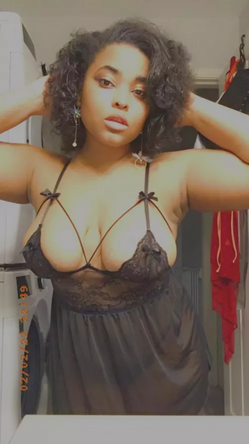 26 today with a 2 year old. Who wants to cum wish me happy birthday?