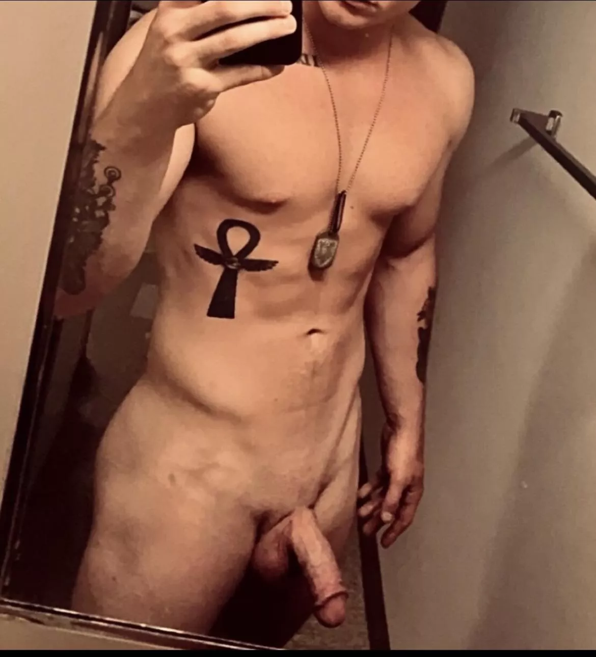 26M experienced bull for hotwife or couple in Cleveland, Ohio area