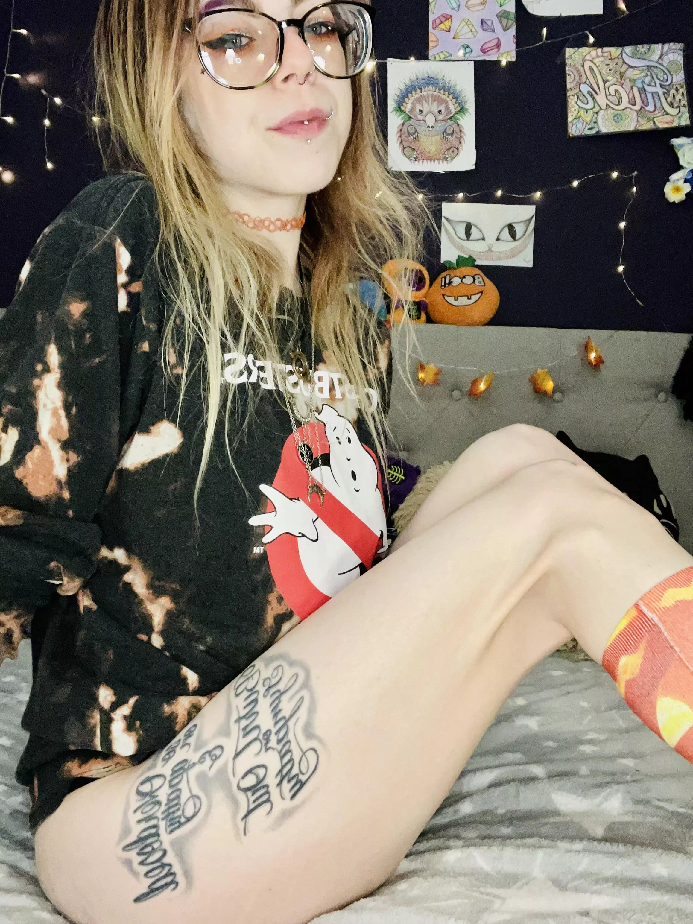 🖤26/MILF/420/Bi 🖤 ✨free subscription✨ 🔪over 1,000+ media, all labeled🩸 ❤Lewds. 🧡Cosplay. 💛Feet & coughing fetishes. 💚PPV nudes & videos. 💖& so, so much more. 🎃link in comments🎃