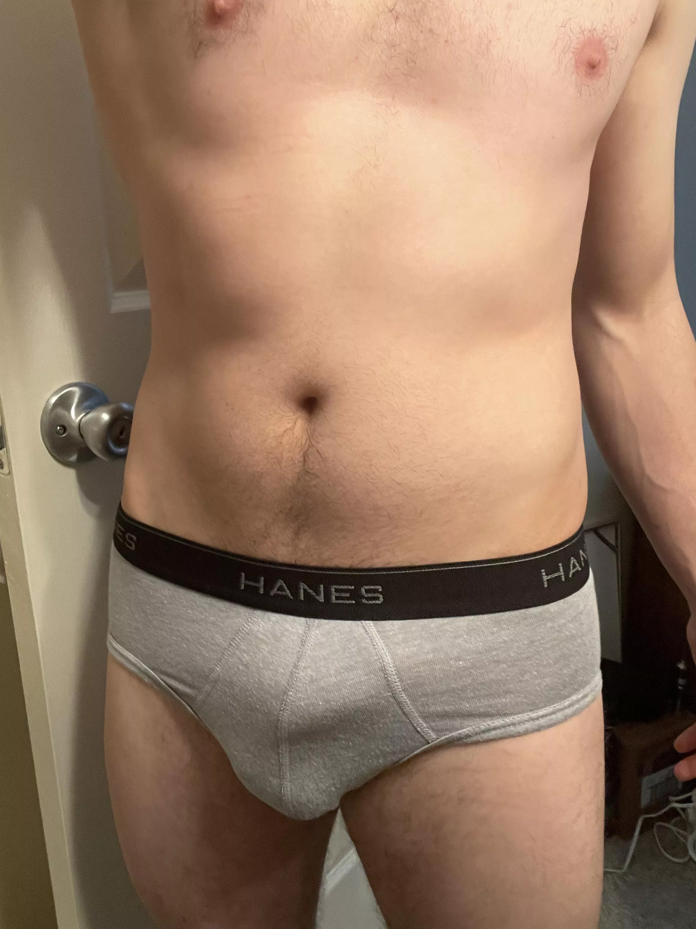 27. Looking for smooth 18 to 27. Underwear+ curious+ straight+ Cut and in shape only please. Only responding to twinks with pictures.