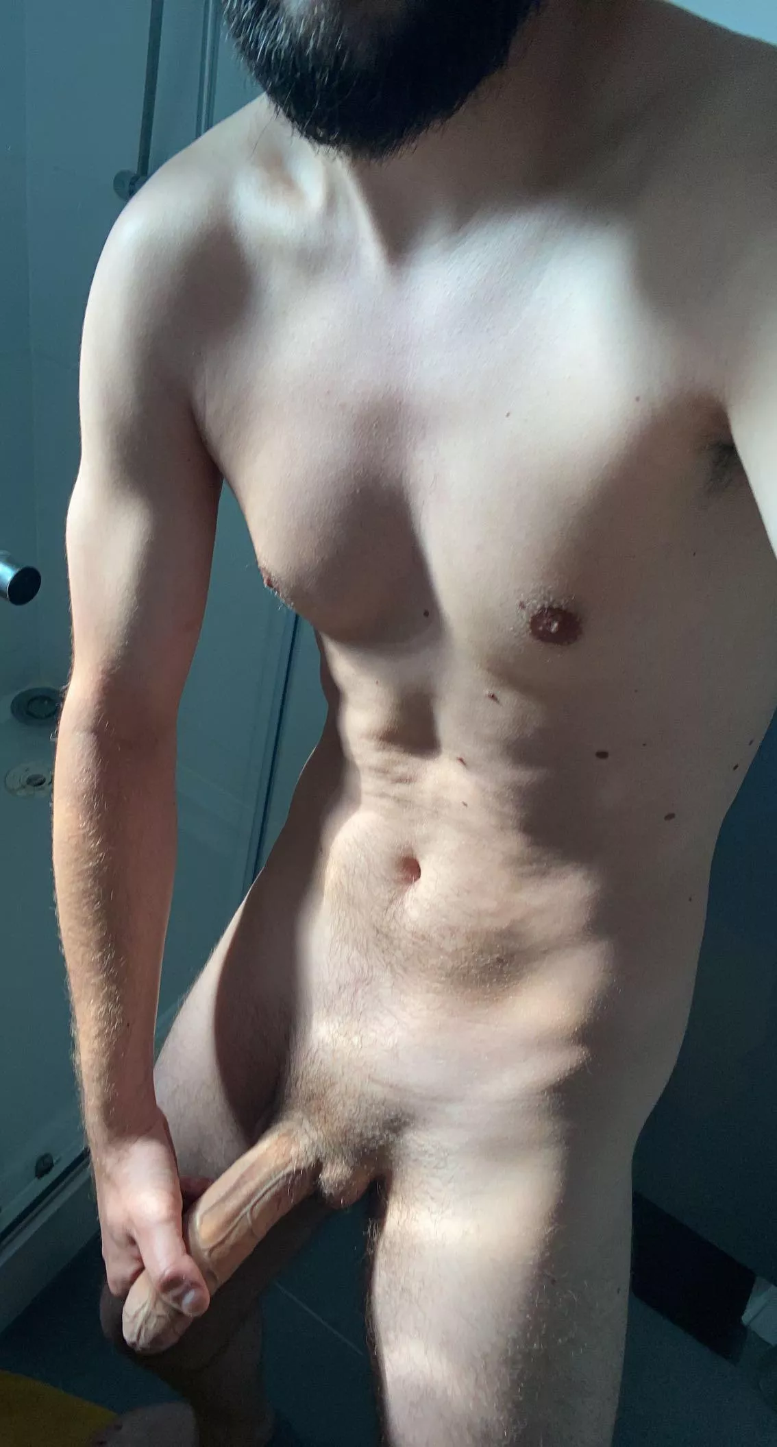 27 [m] Time for a quick shower. Anyone wanna join me? 😳 DMs welcome!