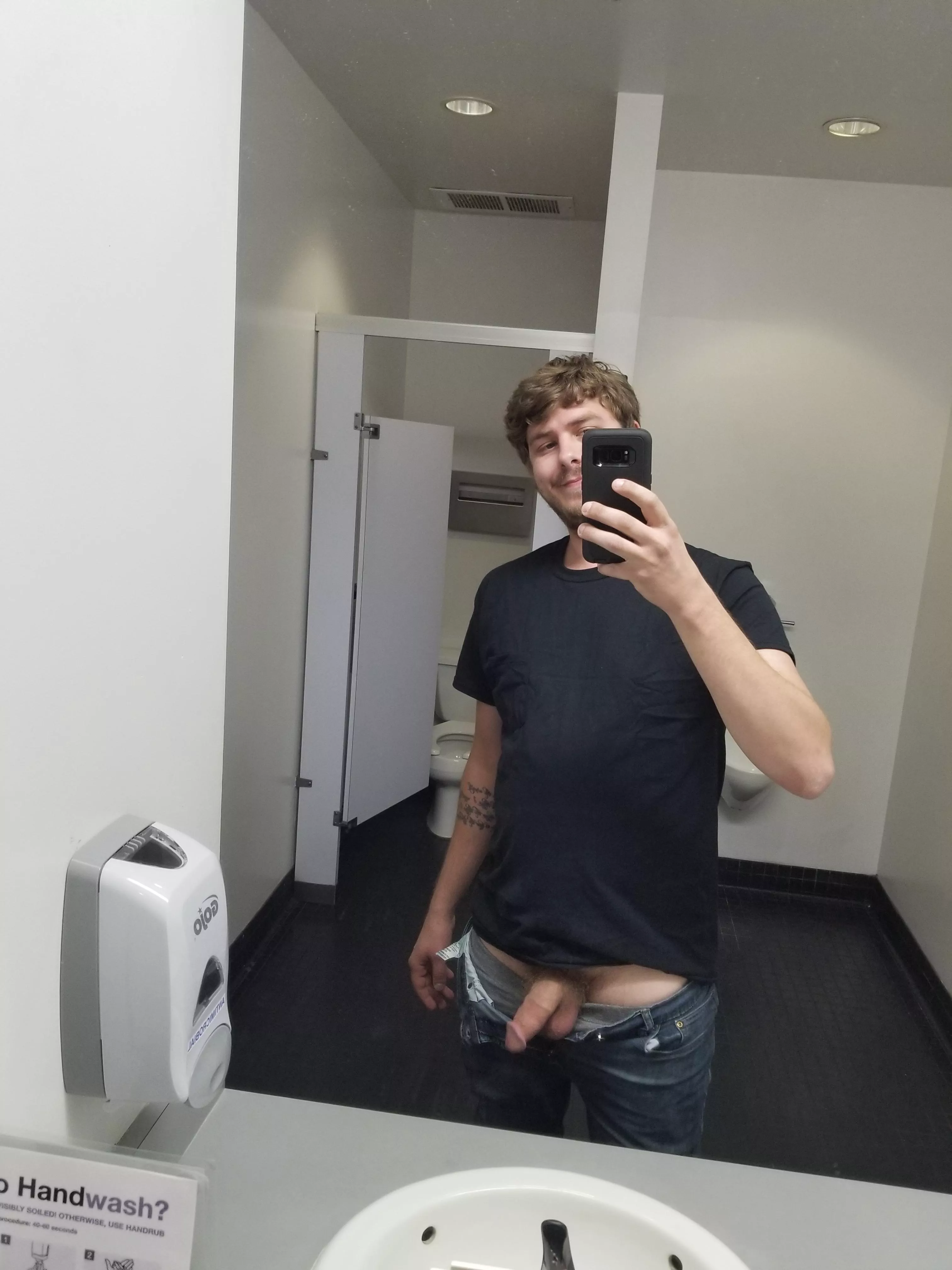 27, slow night at work cum entertain me? PM me 27, slow night at work cum entertain me? PM me