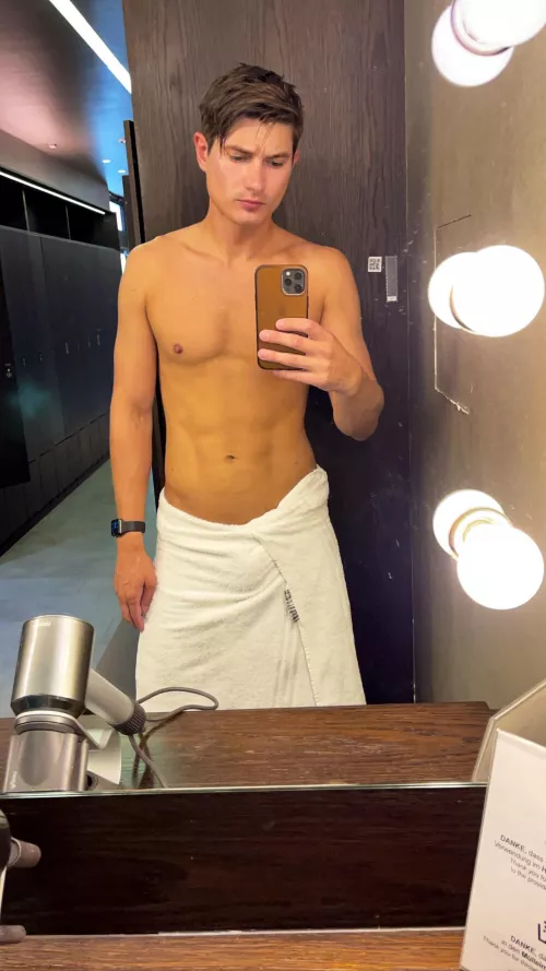 28 6’3 fit hung bull for couple in Dubai, LA or Europe