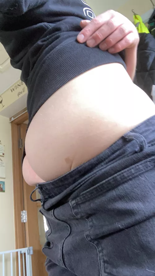 28 needing a big dick for this smooth round ass