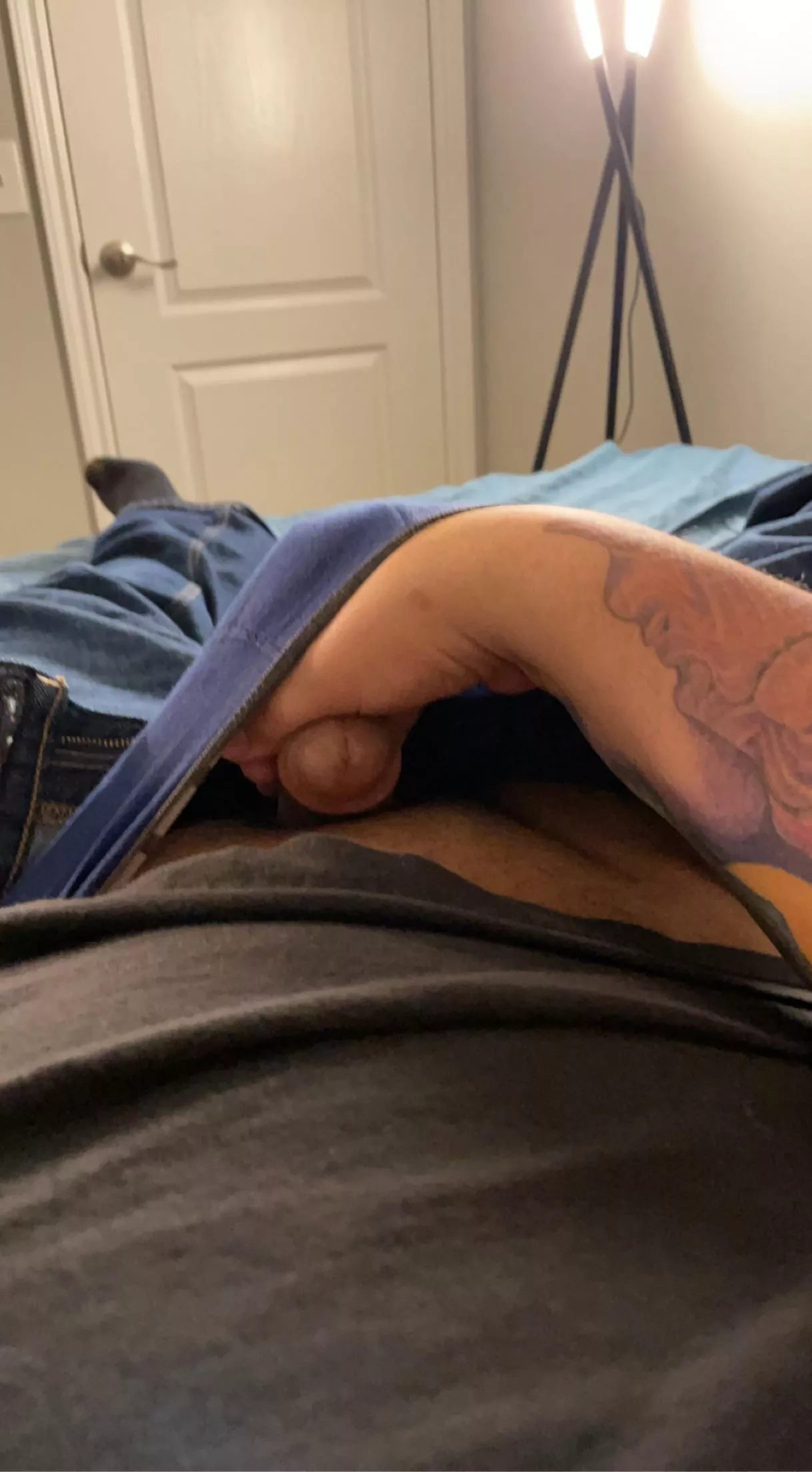 28 stroking myself thinking about all the daddies on my Reddit.