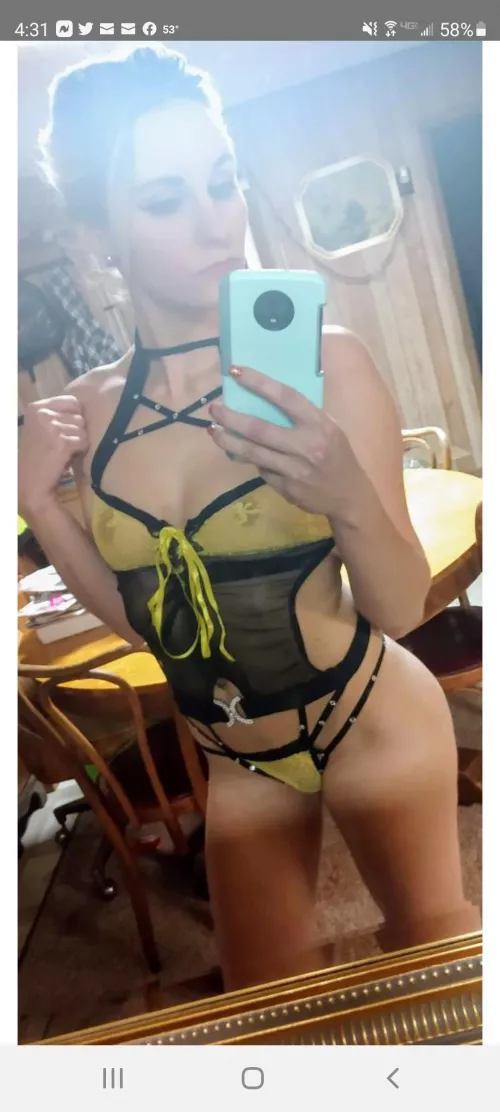 28F with small tits. Old to me, new to you. I miss this lingerie outfit. 🥺🖤 What do yall think?