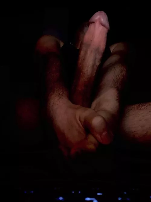 29 USA looking for a muscular stud to snap with DM me