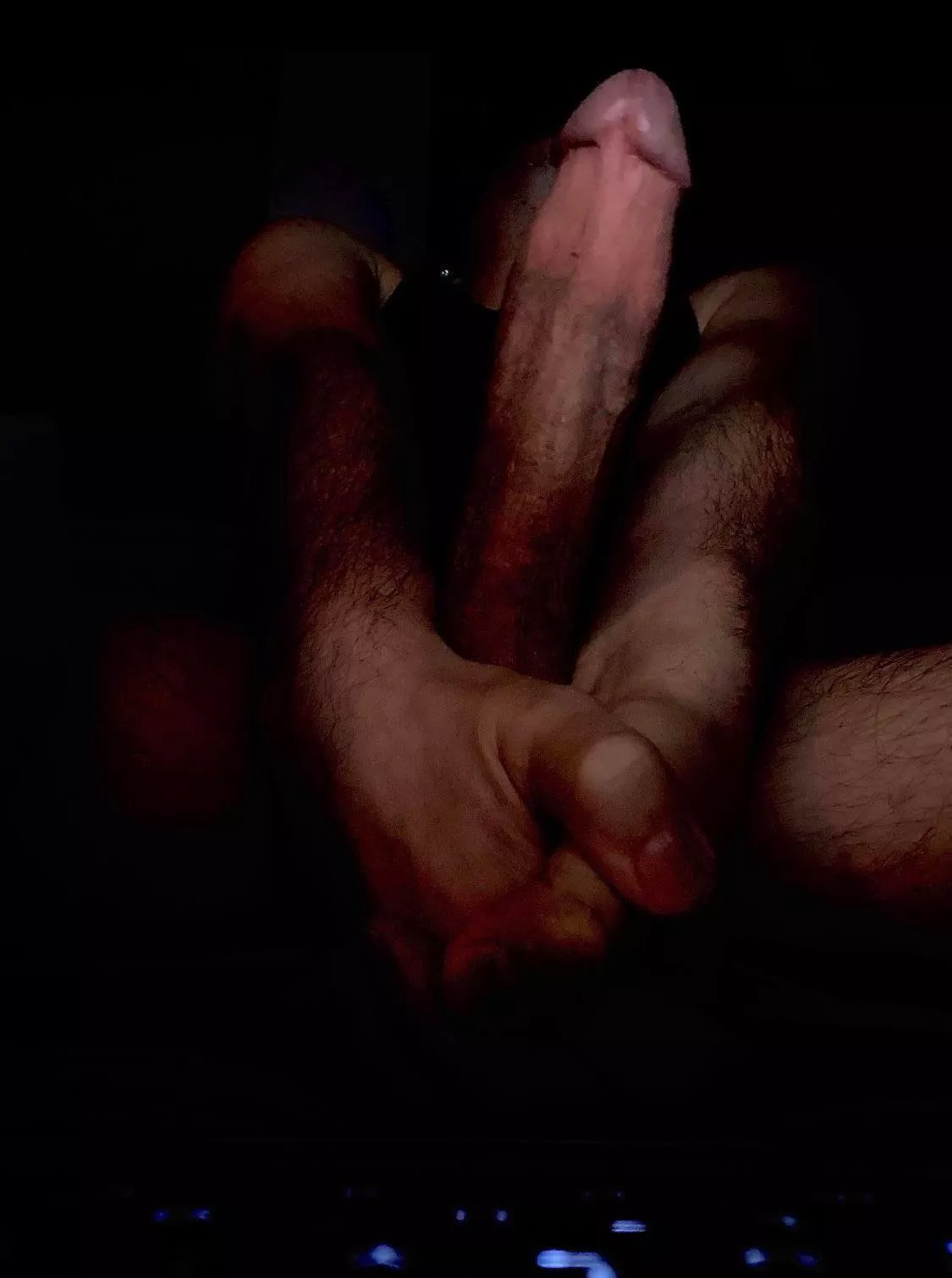 29 USA looking for a muscular stud to snap with DM me