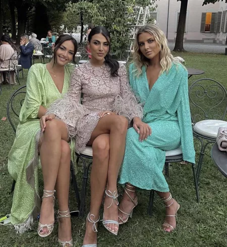 3 Bombshells 3 Bombshells