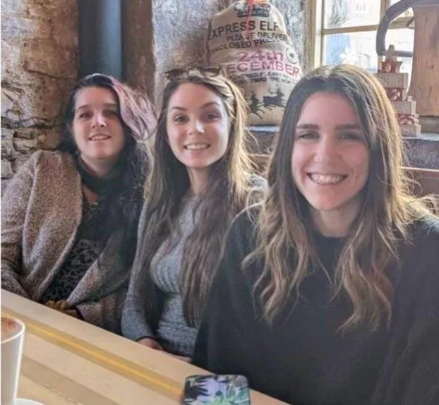 3 relatives 3 relatives