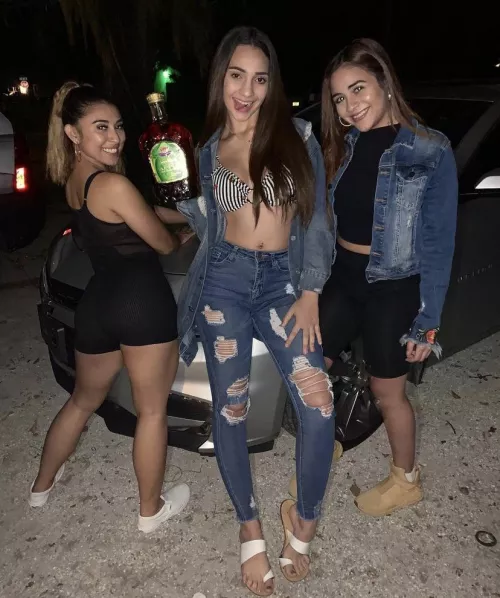 3 sexy latinas 🔥
