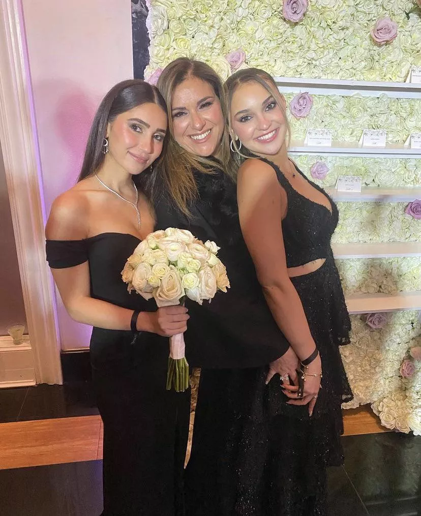 3 sisters, pretty nice genetics 3 sisters, pretty nice genetics